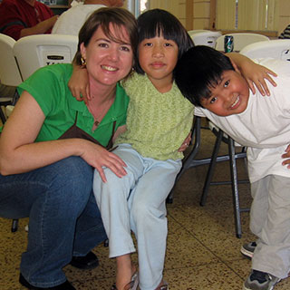Molly Wagner with children from Four Thursdays event