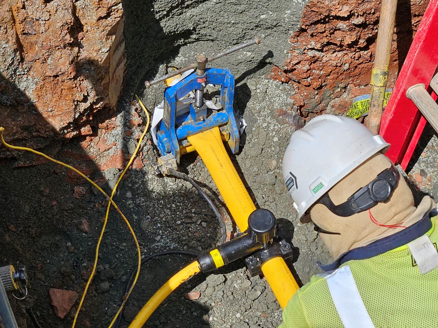 An example of squeezing off the main to temporarily stop flow of gas for installation of a service line replacement