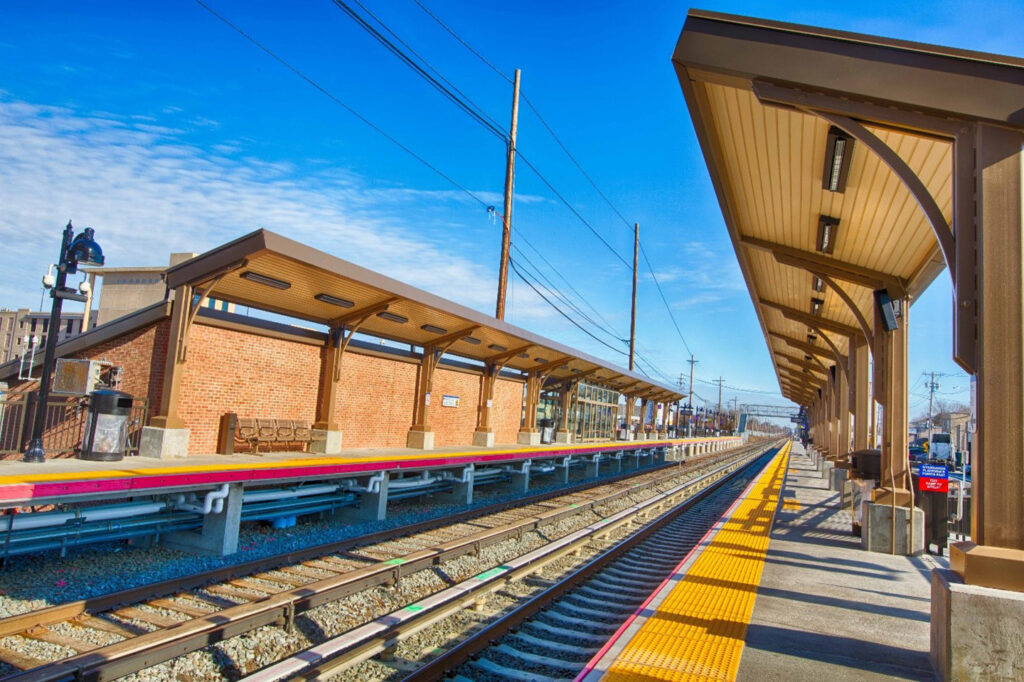 The design-build team of Dewberry and L.K. Comstock & Company, Inc. completed the new Wyandanch Station and track improvements for the Long Island Rail Road, working in phases to avoid train delays. 