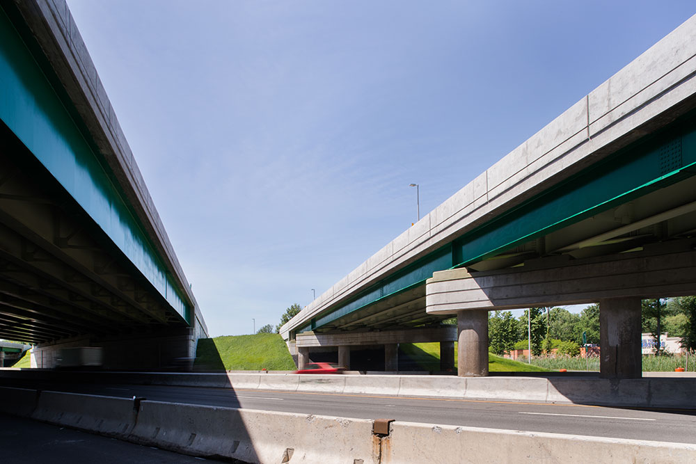 The improvements involved two new mainline bridges spanning the heavily traveled Route 17. Photo courtesy of Dewberry.