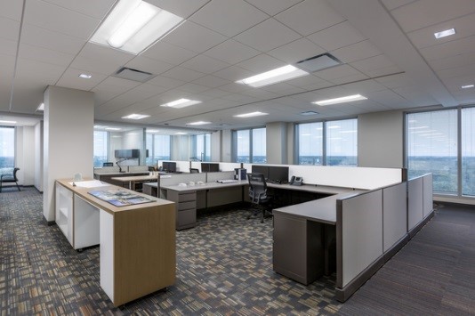 Low-partitioned cubicles are surrounded by glass-enclosed offices to facilitate daylighting.