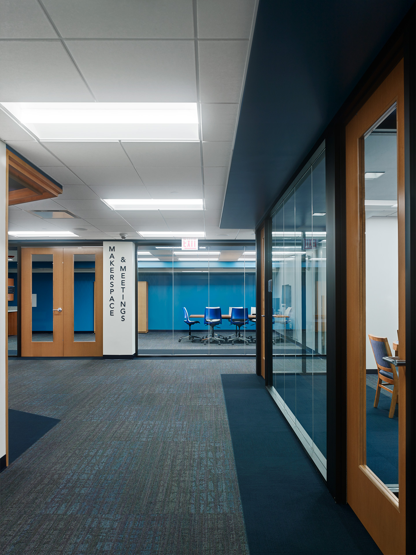 Community meeting areas and a maker space make productive use of a previously under-utilized lower level. Transparency between semi-private rooms maintains a visual connection throughout the space.