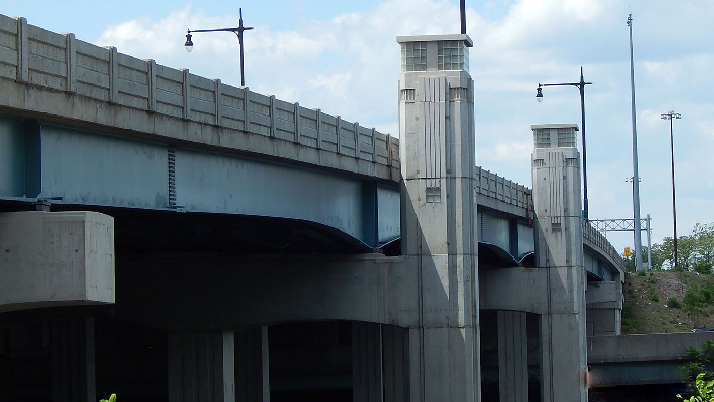 Our designers were challenged to design four two-span curved structures and a 257-foot, single-span curved bridge that accommodated New Jersey's first single point urban interchange (SPUI).